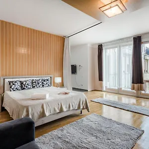 Bpr Timber Loft With Balcony Apartment